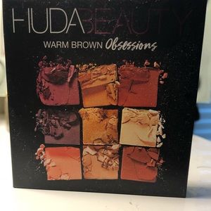 Huda Beauty mini palette. Warm Obsessions.